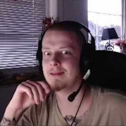 Porträtt av Tim Sellbrand, Casinostreamer och ägare av Cyrusbonus.se på Cyrusbonus.se